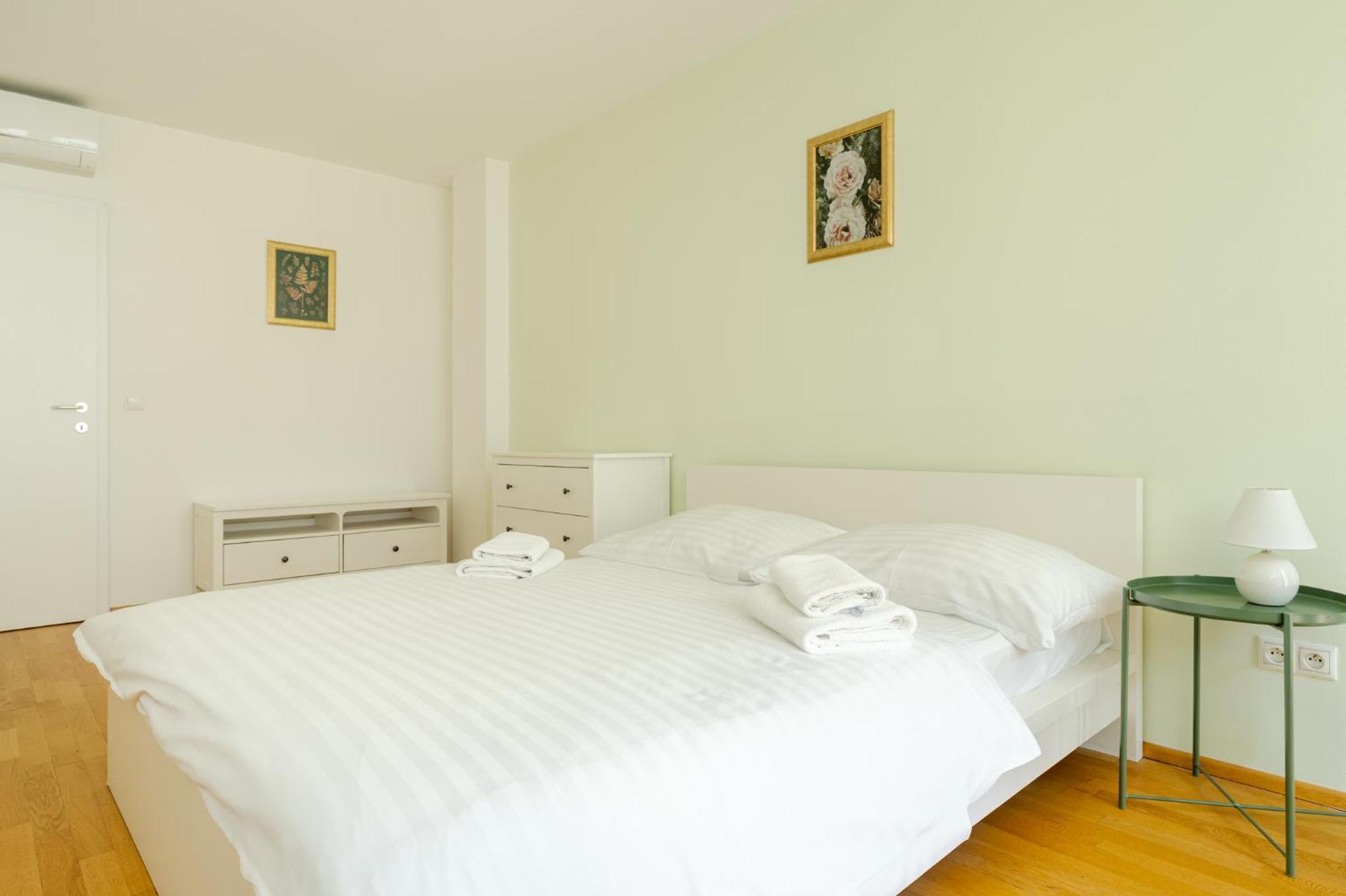 Business & Family Ambiente Apartments Bratislava Ngoại thất bức ảnh