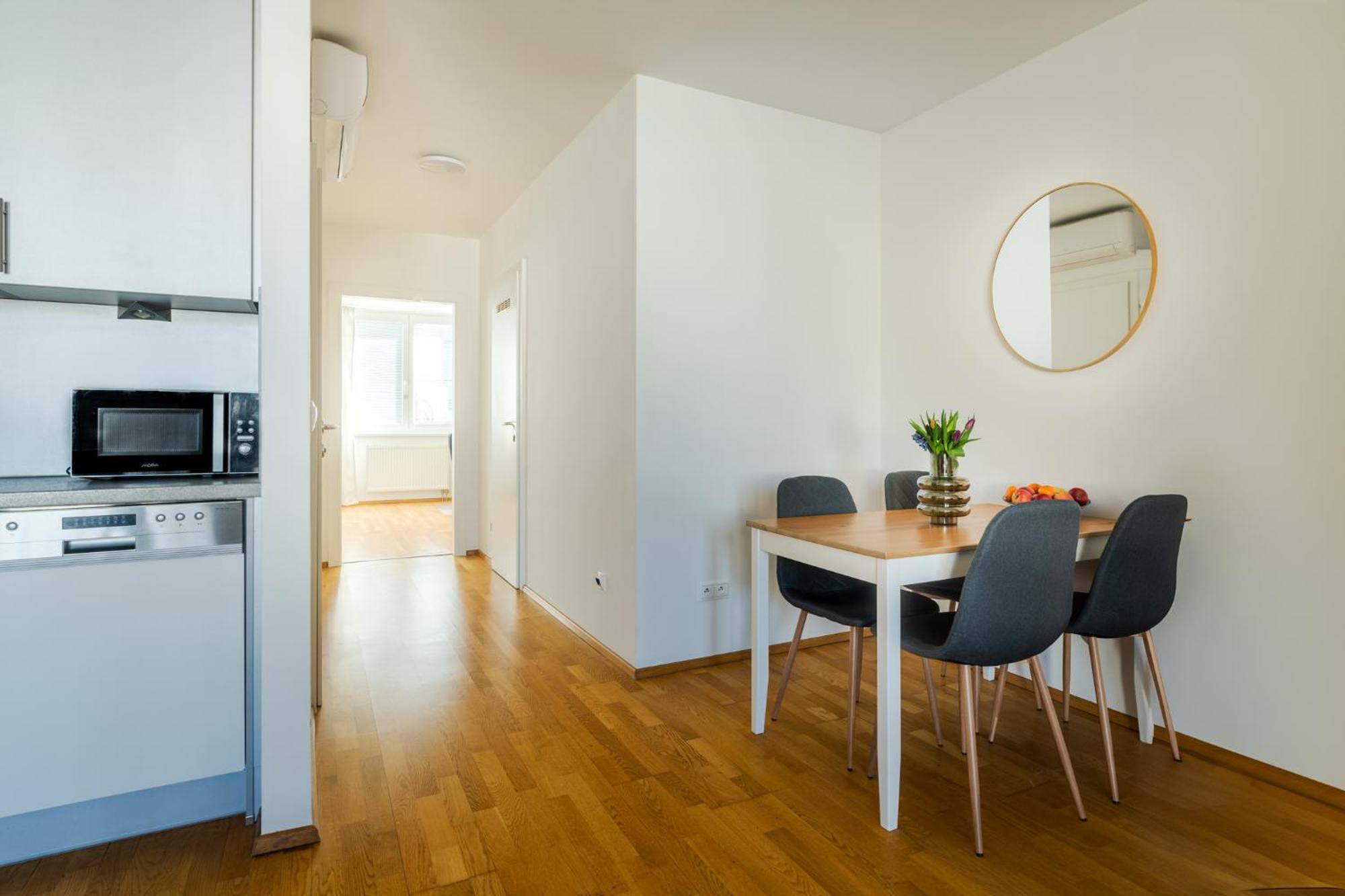 Business & Family Ambiente Apartments Bratislava Ngoại thất bức ảnh