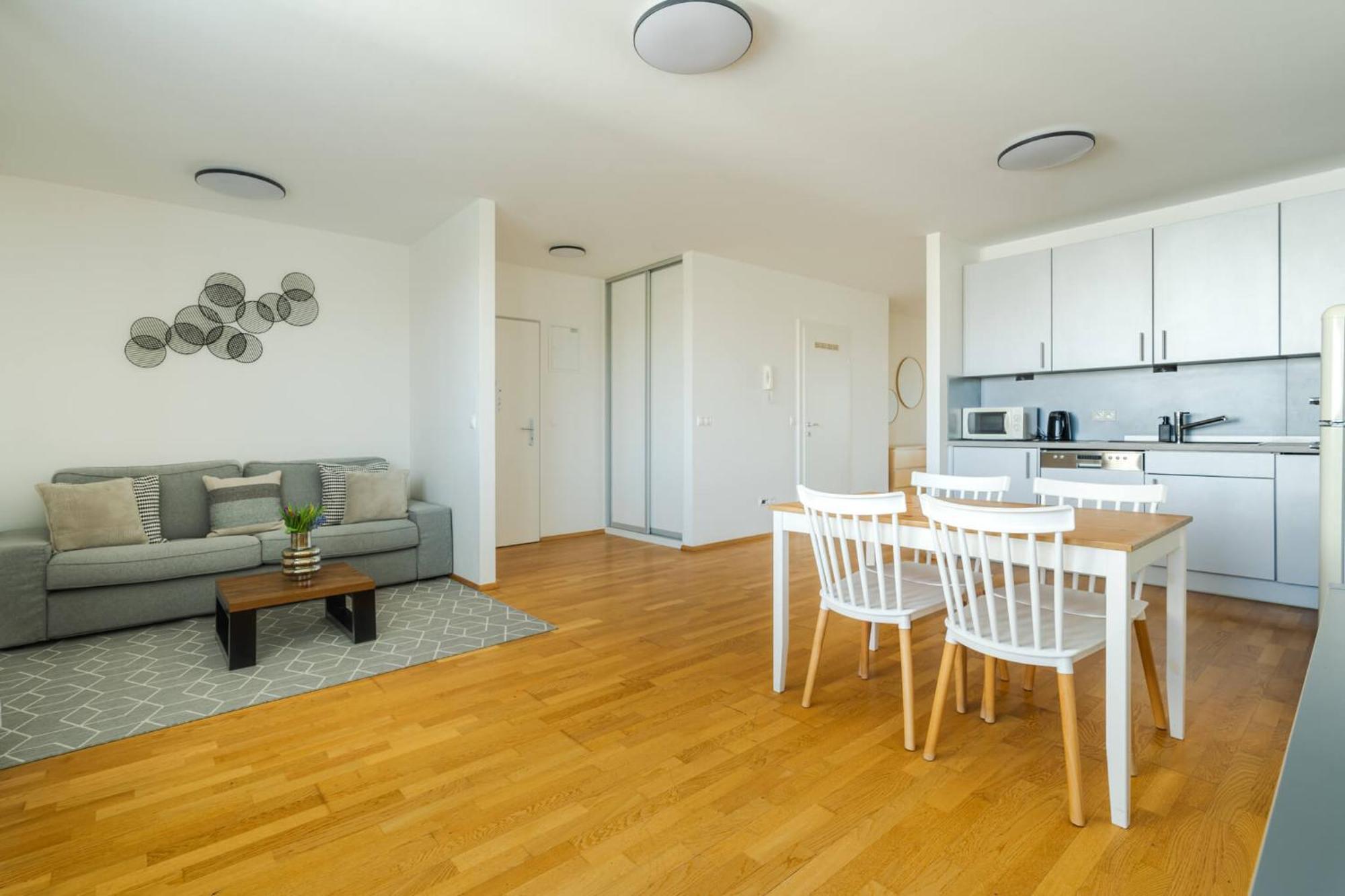 Business & Family Ambiente Apartments Bratislava Ngoại thất bức ảnh